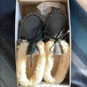 Women's Minnetonka slipper BRAND NEW WITH BOX